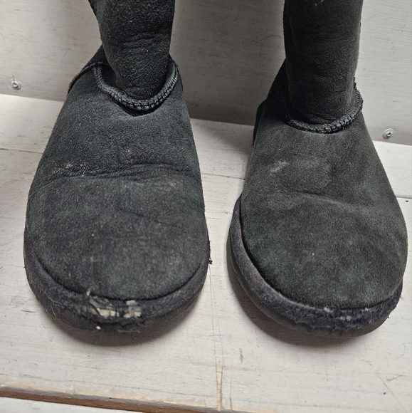 UGG Classic II Tall Boot kids (6-10yrs) size 4 black - Picture 7 of 15